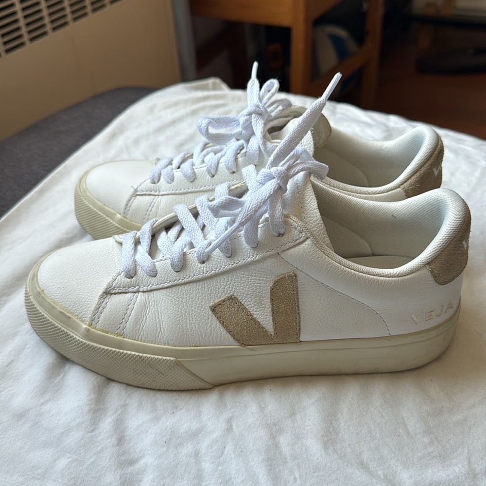 VEJA Women's Sneakers - Size: US-6/ EUR - 37 - Picture 5 of 17